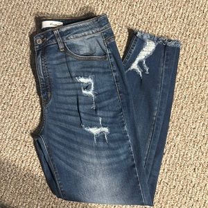 Distressed jeans with a frayed hem